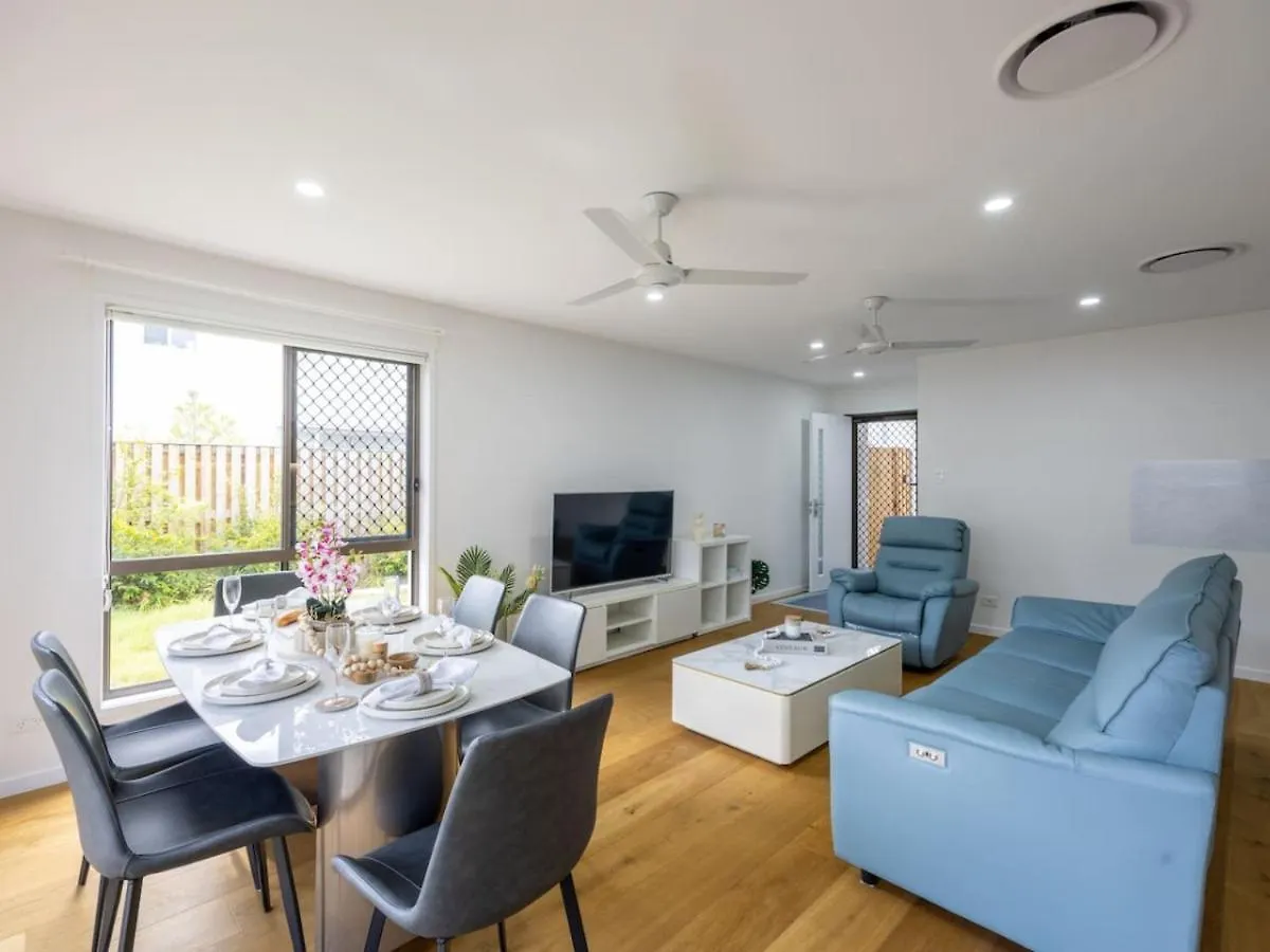Holiday home Brand New 4Beds Home Minutes From M1 And Local Shops Rochedale Australia