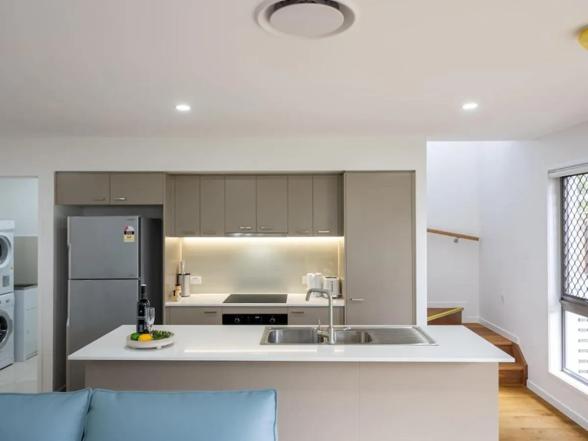 Brand New 4Beds Home Minutes From M1 And Local Shops Rochedale Holiday home