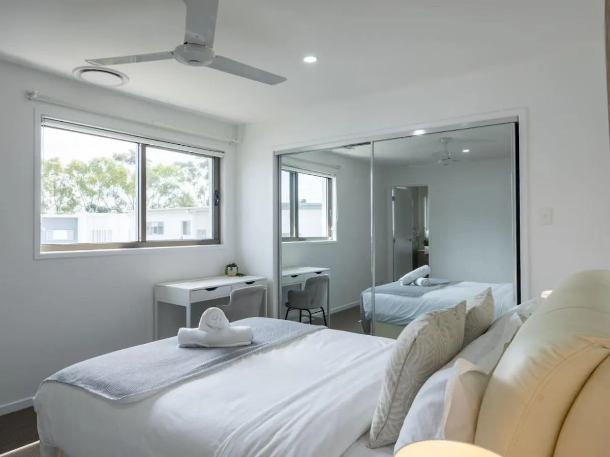 Brand New 4Beds Home Minutes From M1 And Local Shops Rochedale