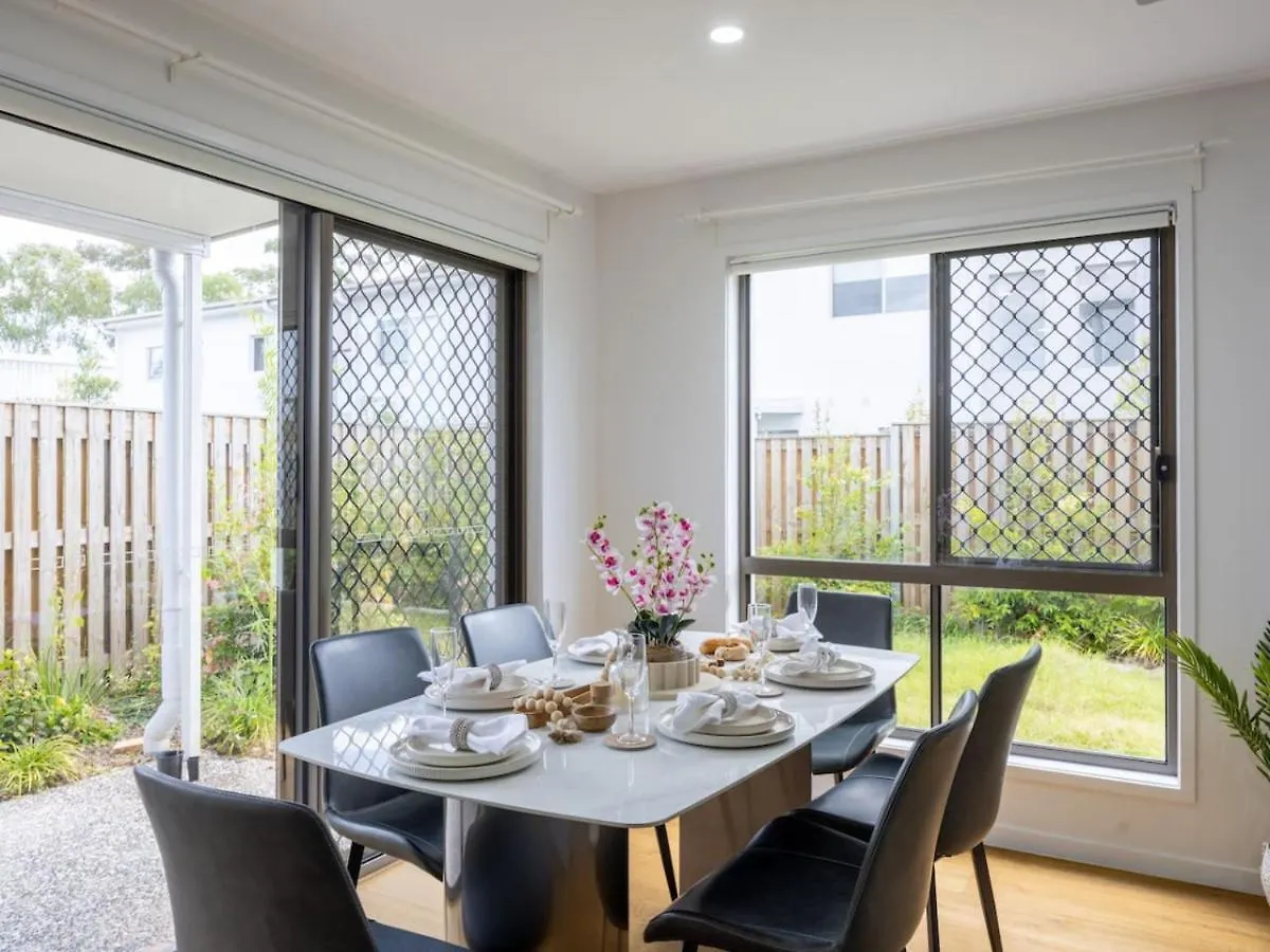 Brand New 4Beds Home Minutes From M1 And Local Shops Rochedale Holiday home