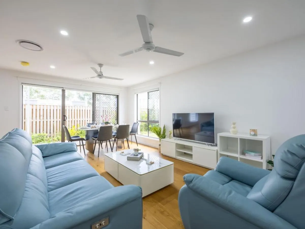 Brand New 4Beds Home Minutes From M1 And Local Shops Rochedale